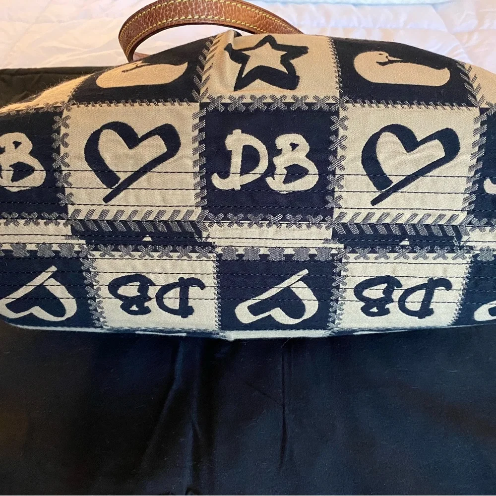 Dooney & Bourke Black and Tan Pattern Shoulder Bag - Picture 2 of 11